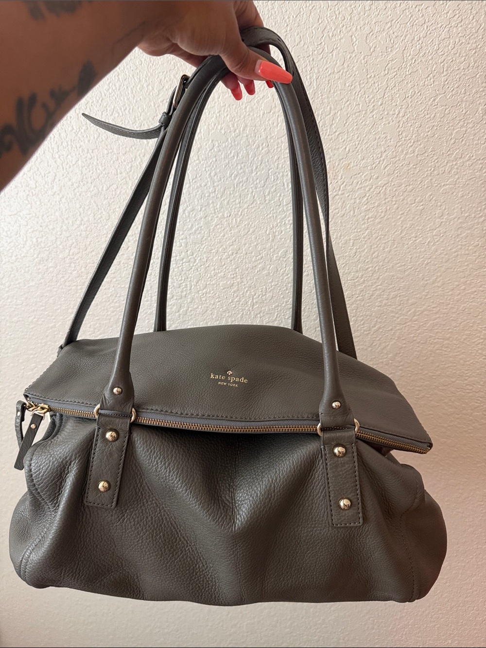 kate spade gray pebbled leather shoulder bag with gold hardware